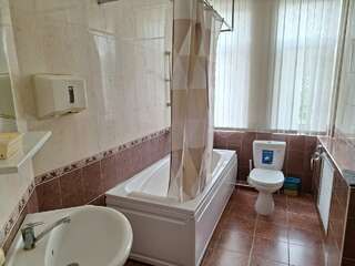 Гостиница Молодежная Ростов-на-Дону Трехместный улучшенный-5